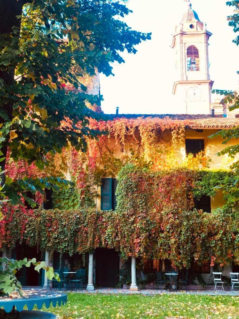 Palazzo Sismonda Bed & Breakfast Corneliano d'Alba Exterior photo