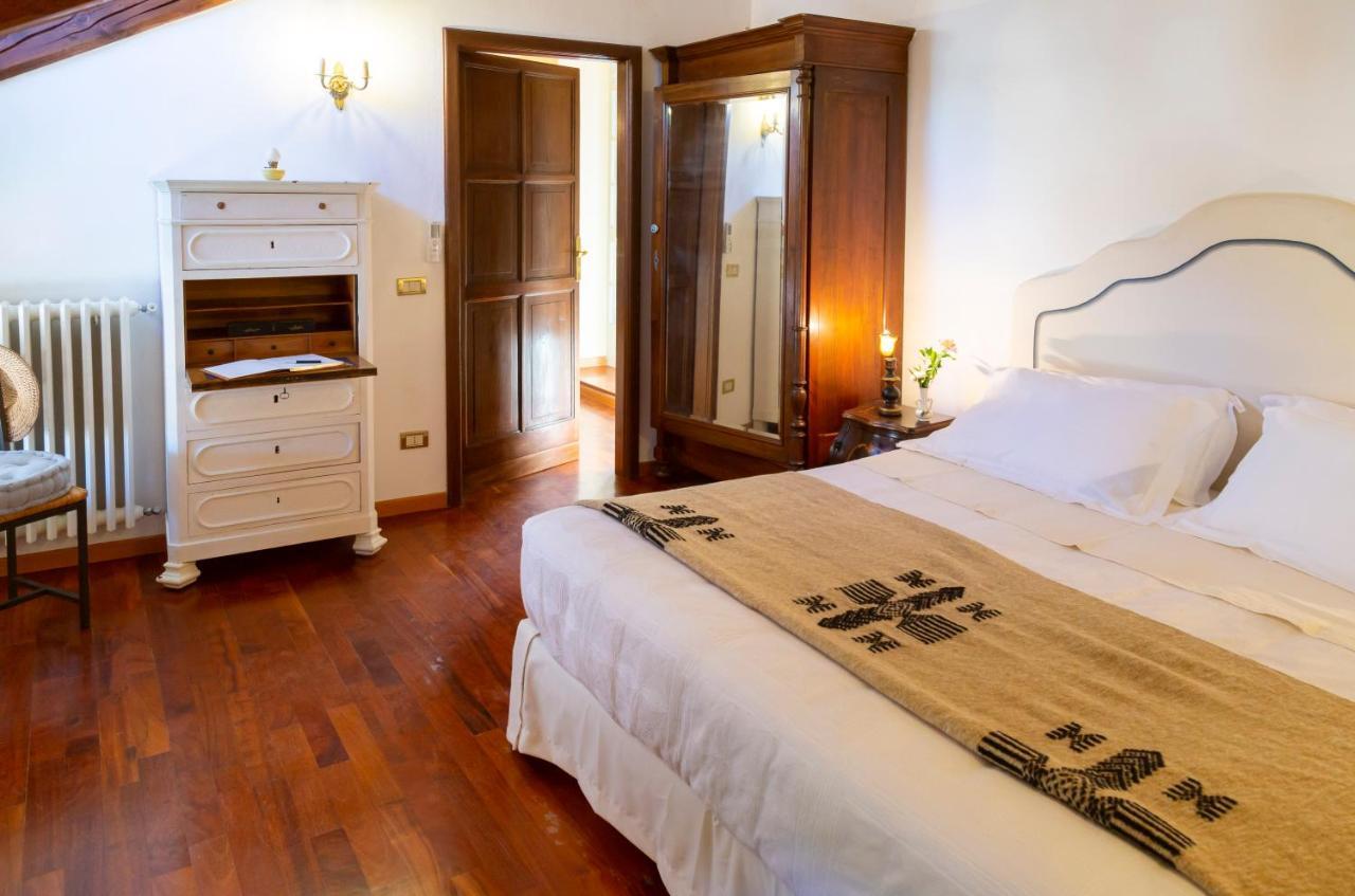 Palazzo Sismonda Bed & Breakfast Corneliano d'Alba Exterior photo