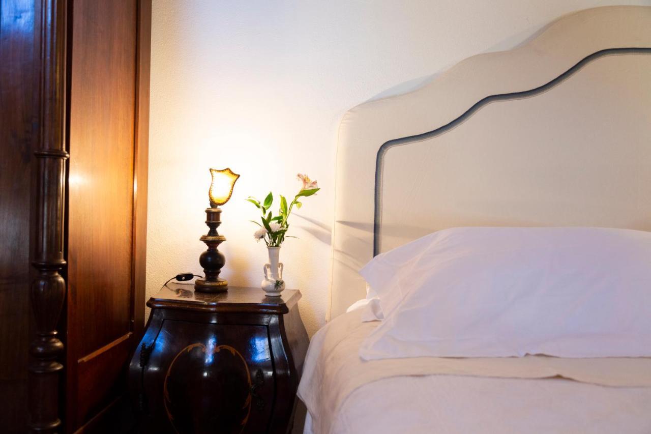 Palazzo Sismonda Bed & Breakfast Corneliano d'Alba Exterior photo