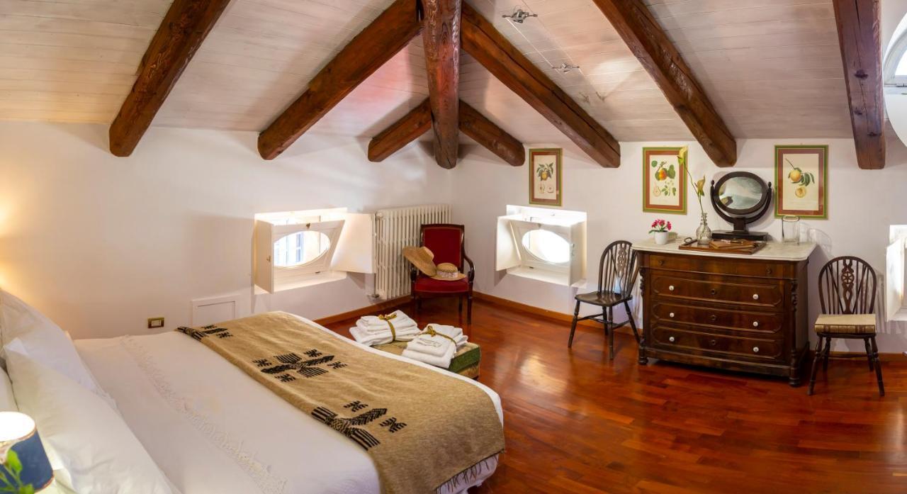 Palazzo Sismonda Bed & Breakfast Corneliano d'Alba Exterior photo
